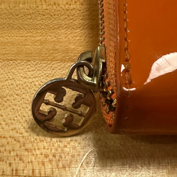 Tory Burch Zip Continental wallet Orange patent leather w/pink leather moniker - Picture 3 of 14